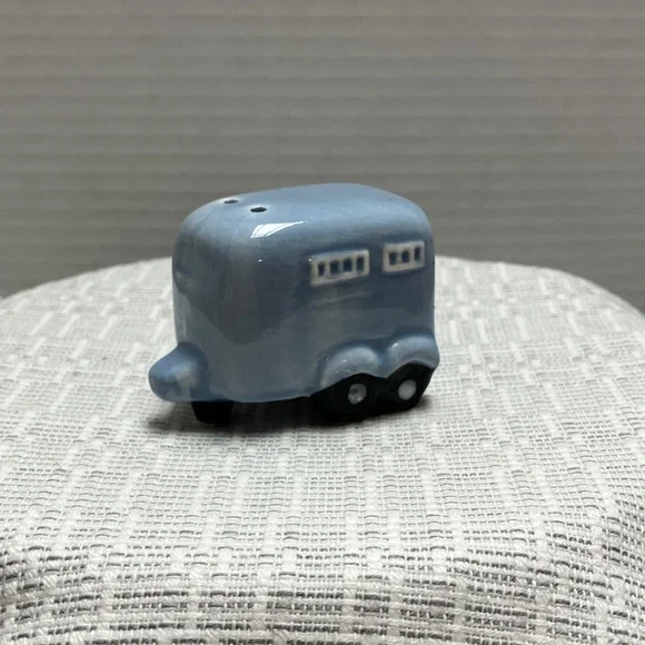 Blue Truck and Camper Salt and Pepper Shakers - Picture 7 of 9